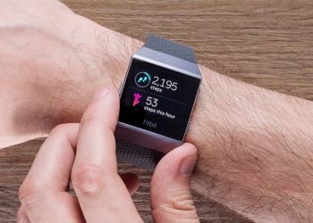 การติดตามการหยุดหายใจขณะหลับของ Fitbit จะทำงานได้ดีหรือไม่