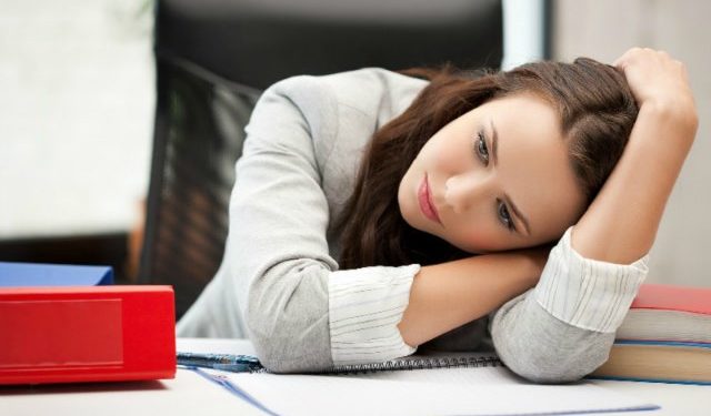 ทำไมเราถึงง่วงนอนบ่อย ๆ ในเวลากลางวัน ?