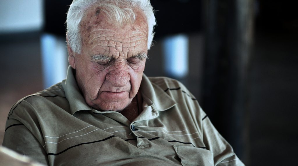 ทำไมคนแก่ ถึงนอนกรนเสียงดัง