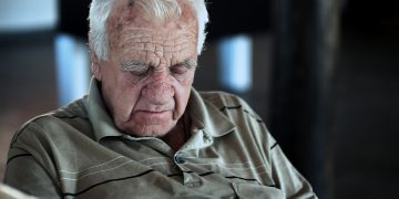 ทำไมคนแก่ ถึงนอนกรนเสียงดัง